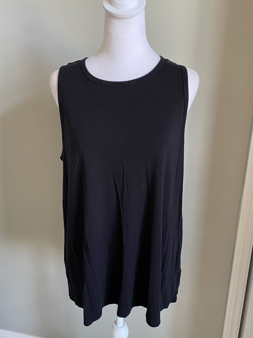 Old Navy Black Sleeveless Tank Top